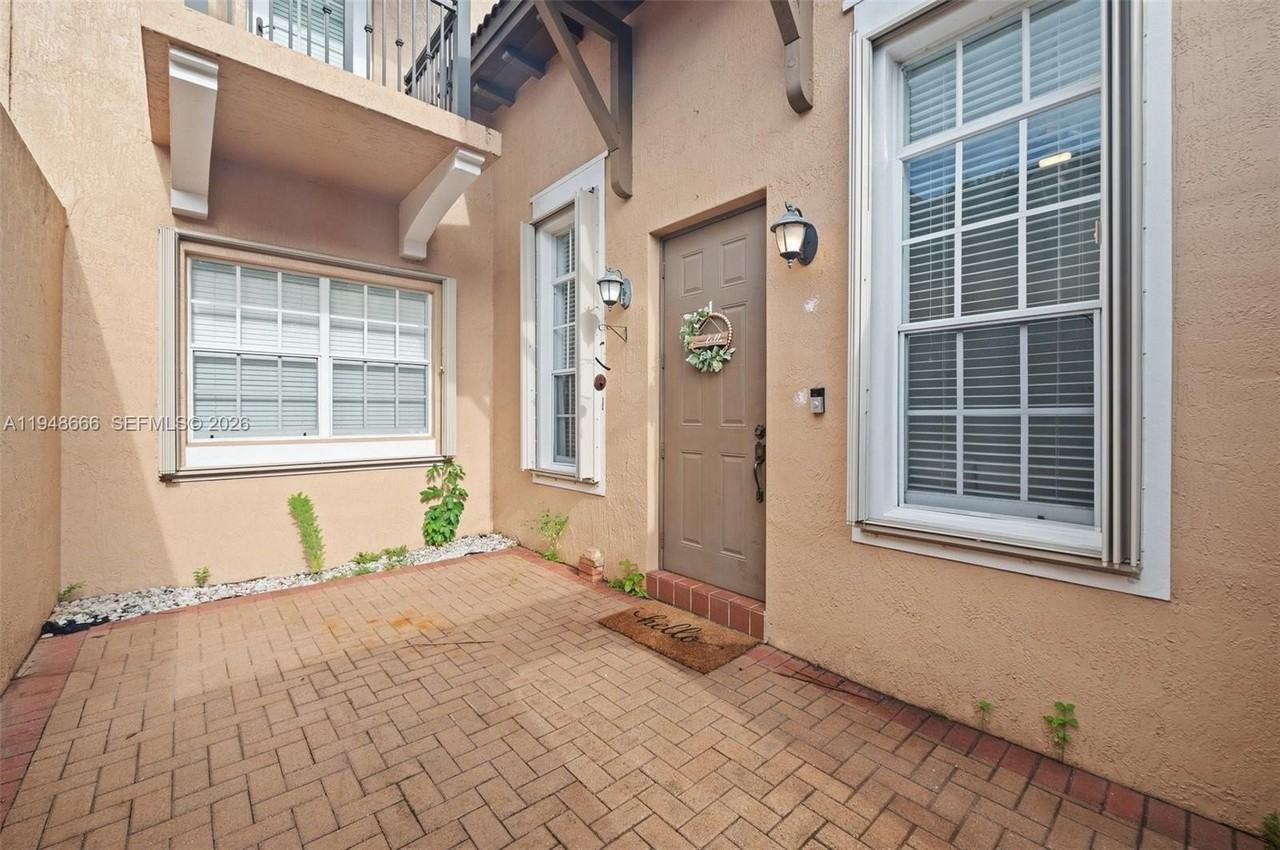 622 Sw 147th Ter #1 - Photo 3 of 29