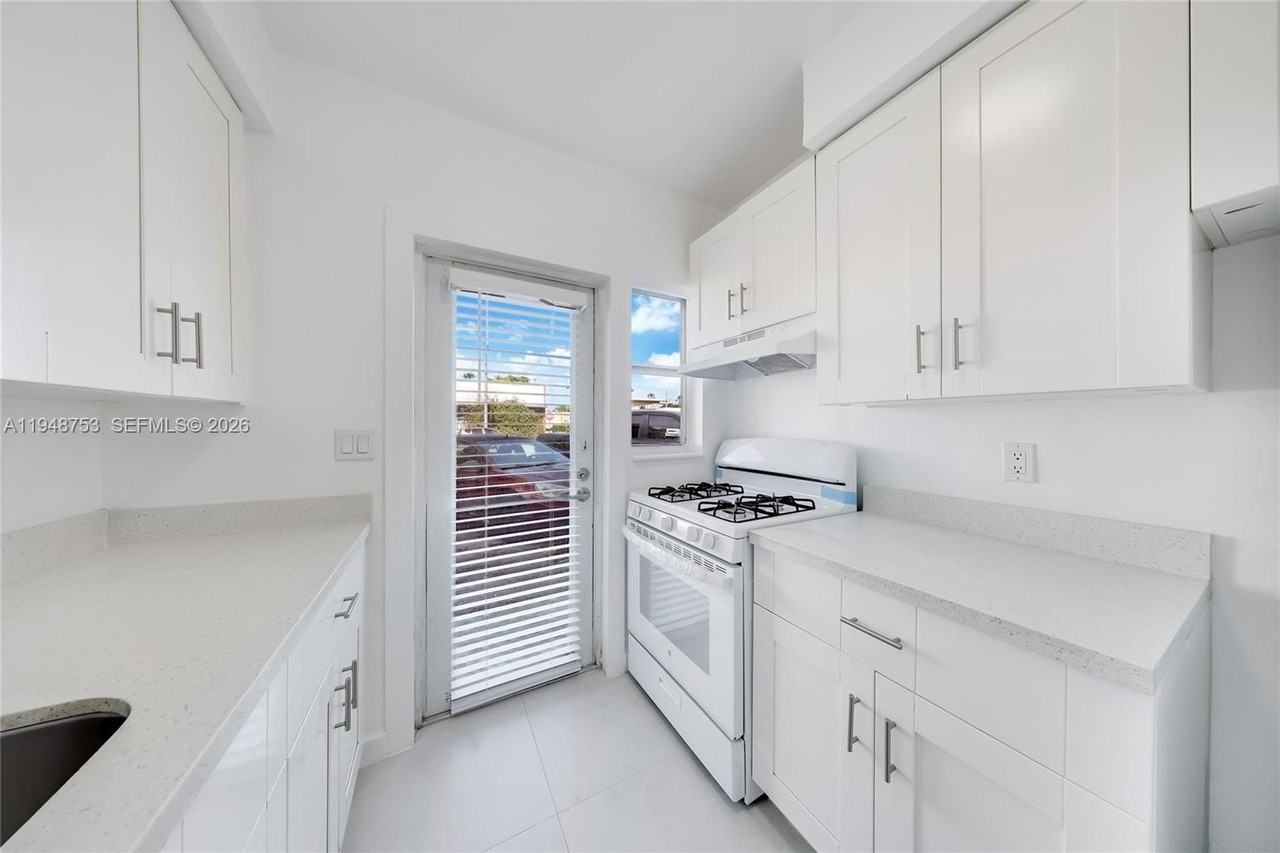 6930 Rue Versailles #10 - Photo 7 of 21