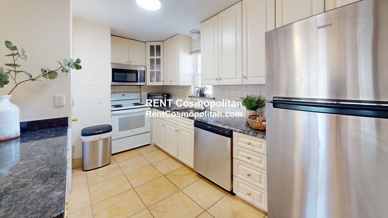 27 Arlington Rd Apt 02 #5 - Photo 4 of 11