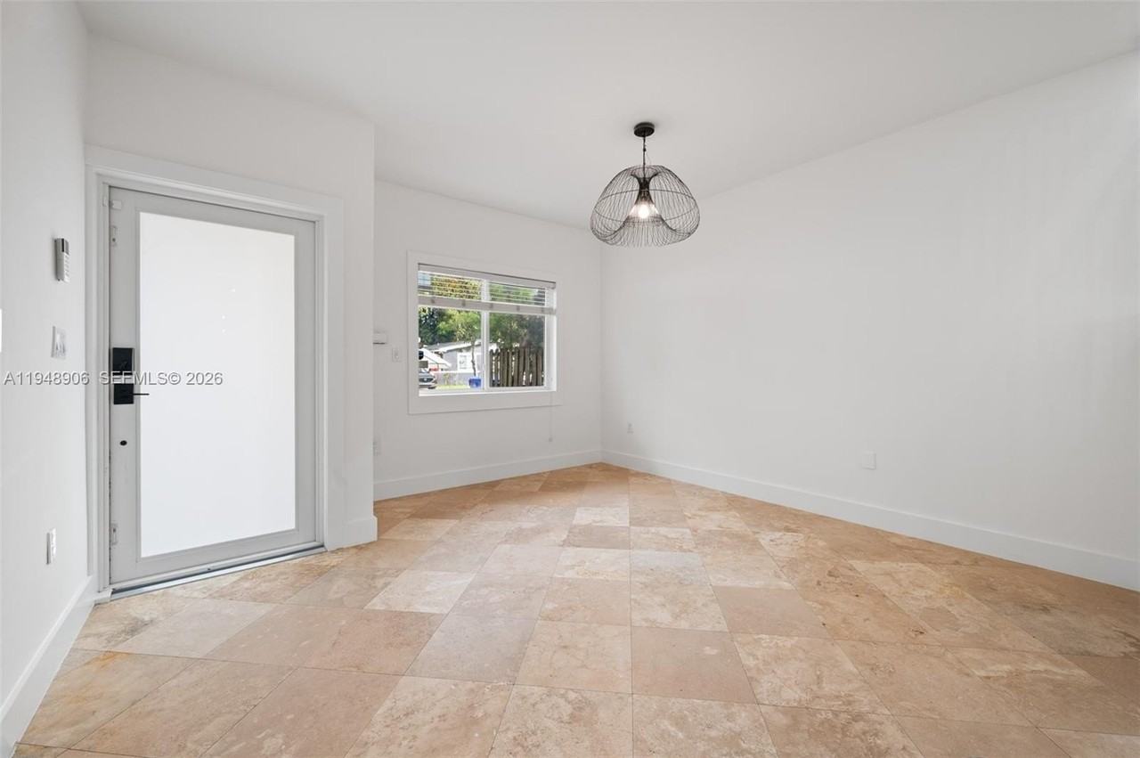 2922 Virginia St #2922 - Photo 3 of 23