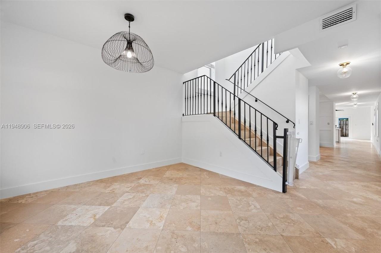 2922 Virginia St #2922 - Photo 4 of 23