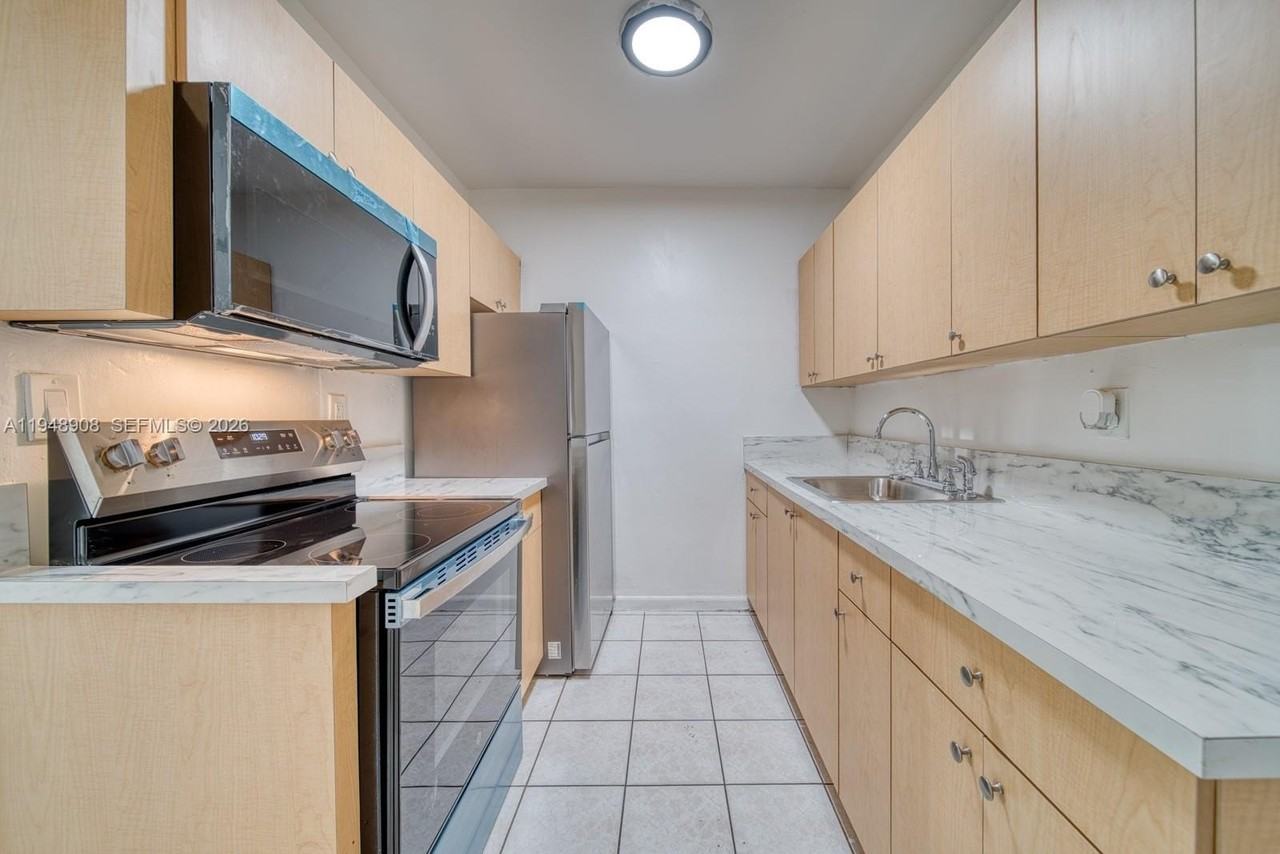 19110 Nw 36th Ave #19110 - Photo 4 of 20