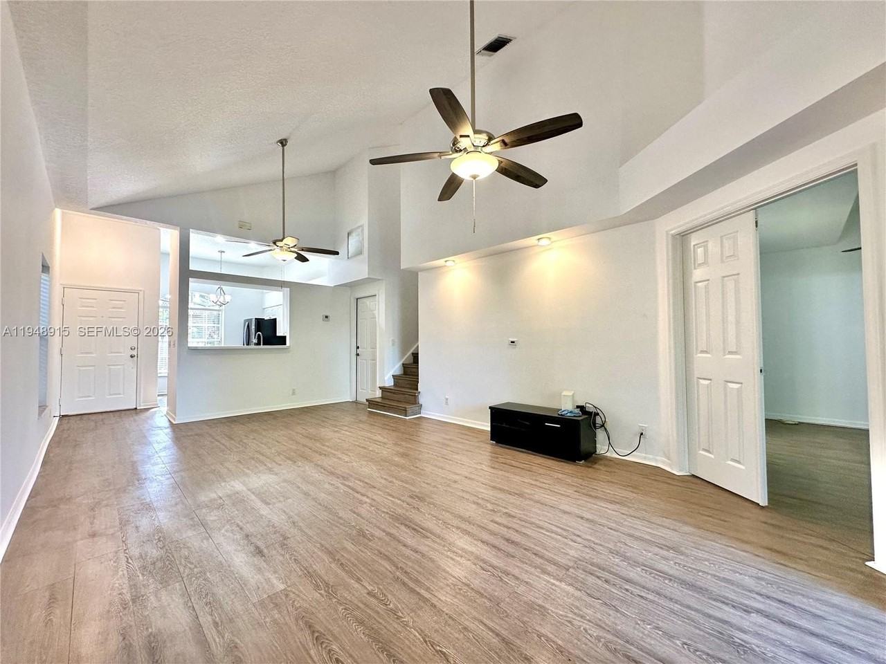 1013 Via Jardin #0 - Photo 5 of 18