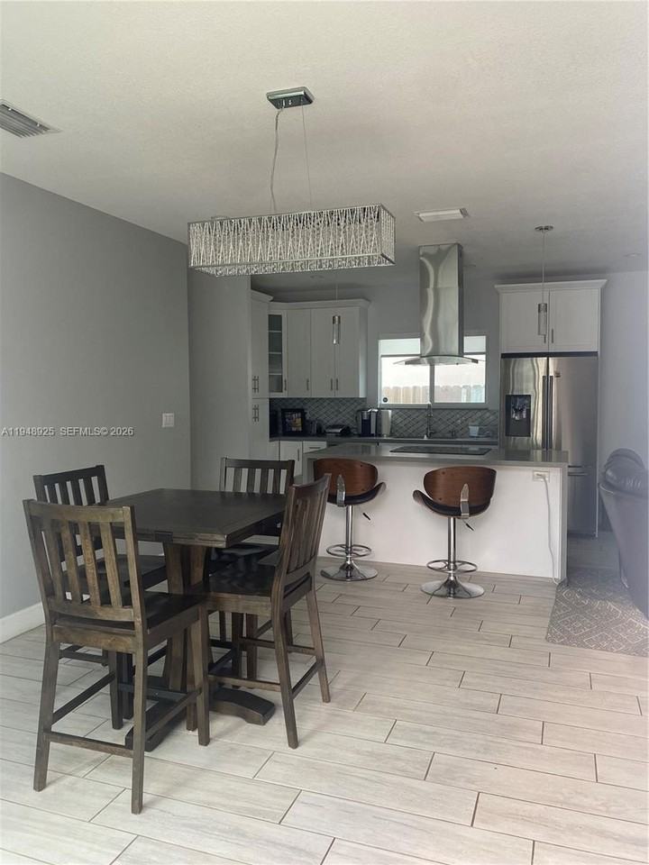 1177 Sw 13th St #0 - Photo 2 of 8