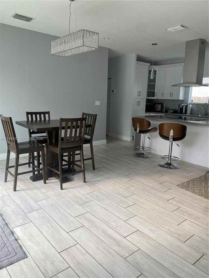 1177 Sw 13th St #0 - Photo 3 of 8