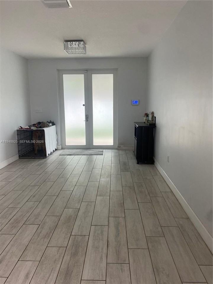 1177 Sw 13th St #0 - Photo 4 of 8