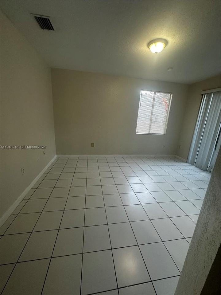 2440 Se 14th Ave #281 - Photo 2 of 42