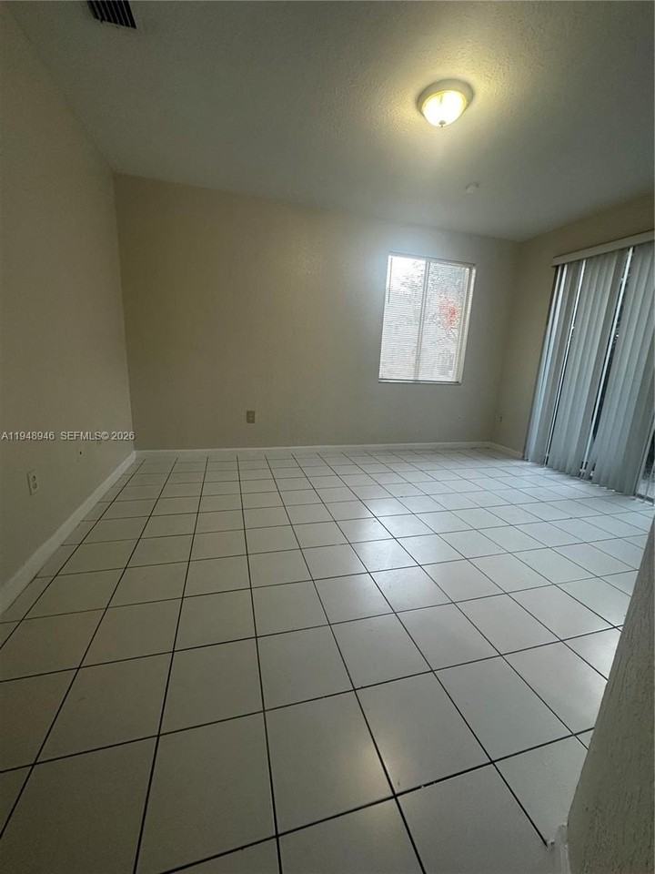 2440 Se 14th Ave #281 - Photo 3 of 42