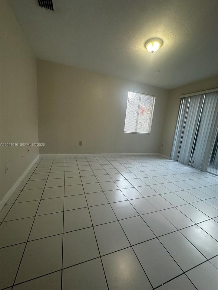 2440 Se 14th Ave #281 - Photo 4 of 42