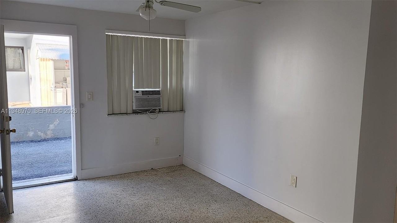 329 Sw 6th Ave #2 - Photo 4 of 16