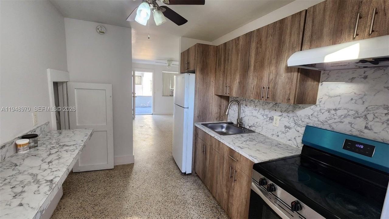 329 Sw 6th Ave #2 - Photo 7 of 16