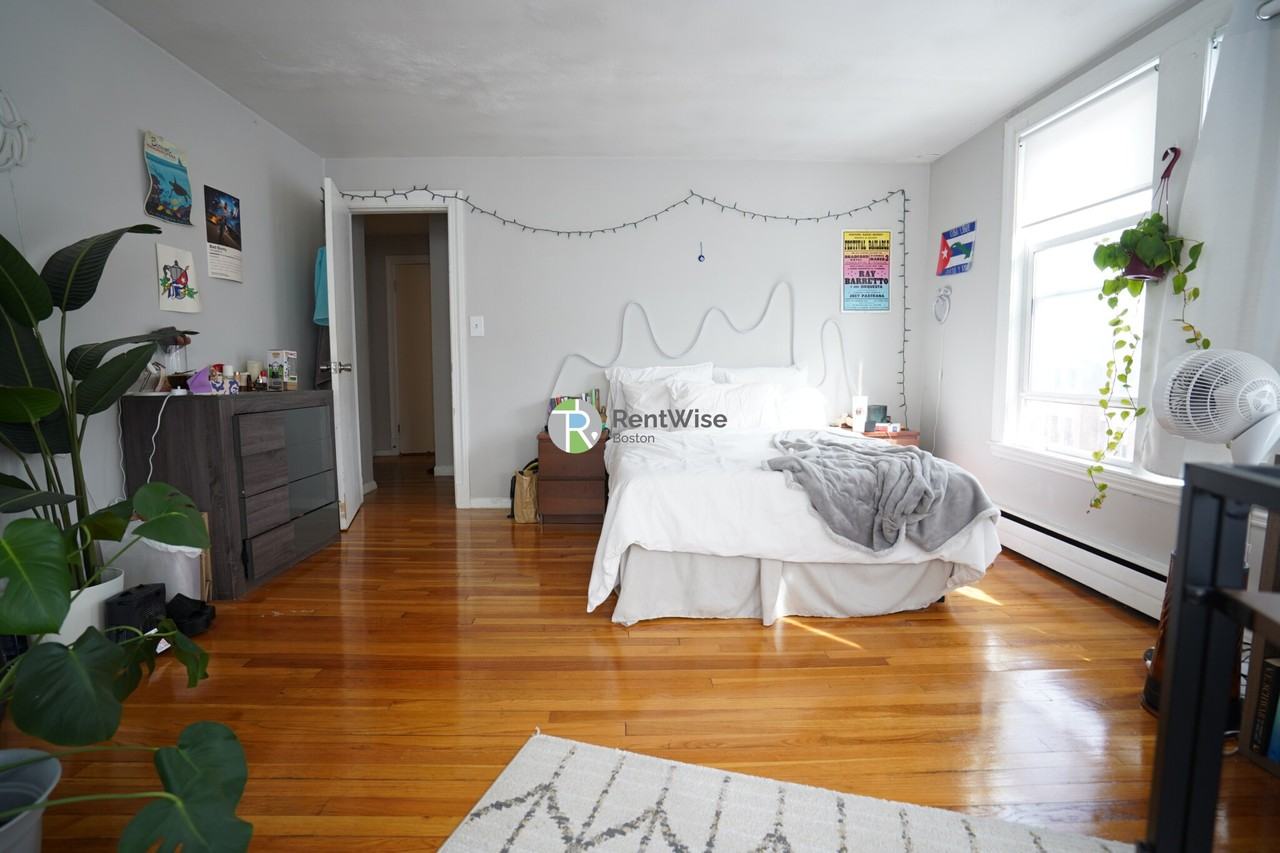 127 Lanark Rd #3 - Photo 3 of 40