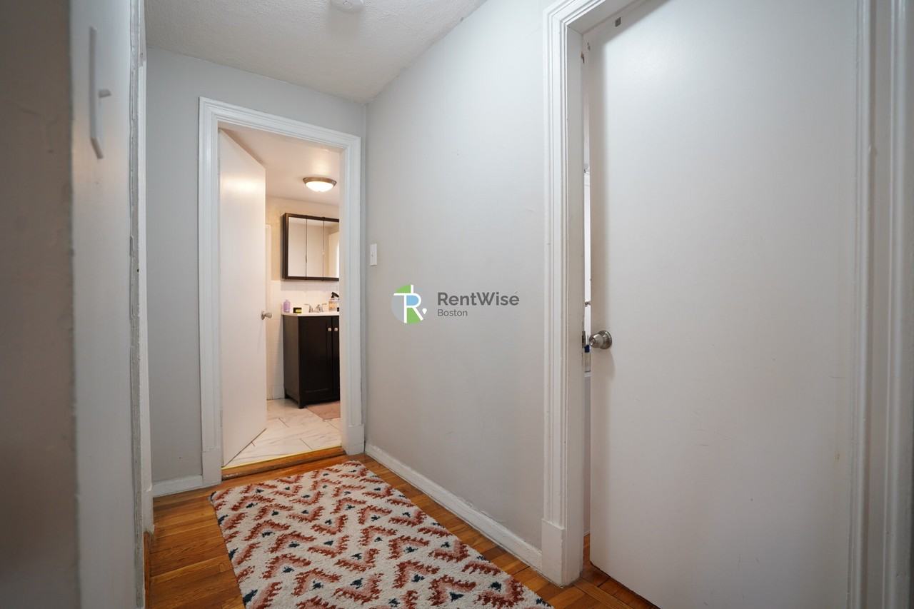 127 Lanark Rd #3 - Photo 4 of 40