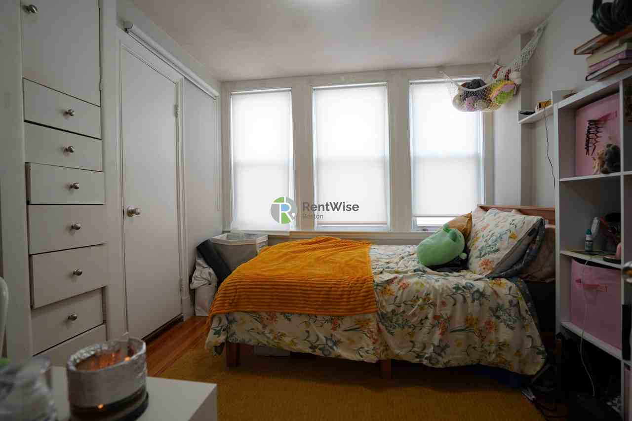 127 Lanark Rd #3 - Photo 5 of 40