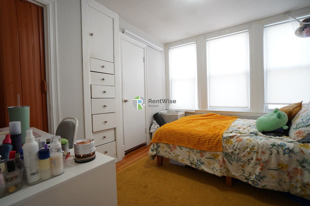 127 Lanark Rd #3 - Photo 6 of 40