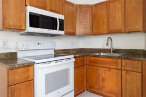 featured image of 979 Sw 10th St #4