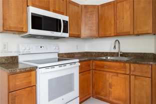 979 Sw 10th St #4 - Photo 1 of 1