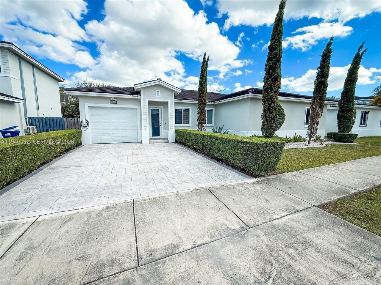 17931 Sw 152nd Ave - Photo 2 of 29