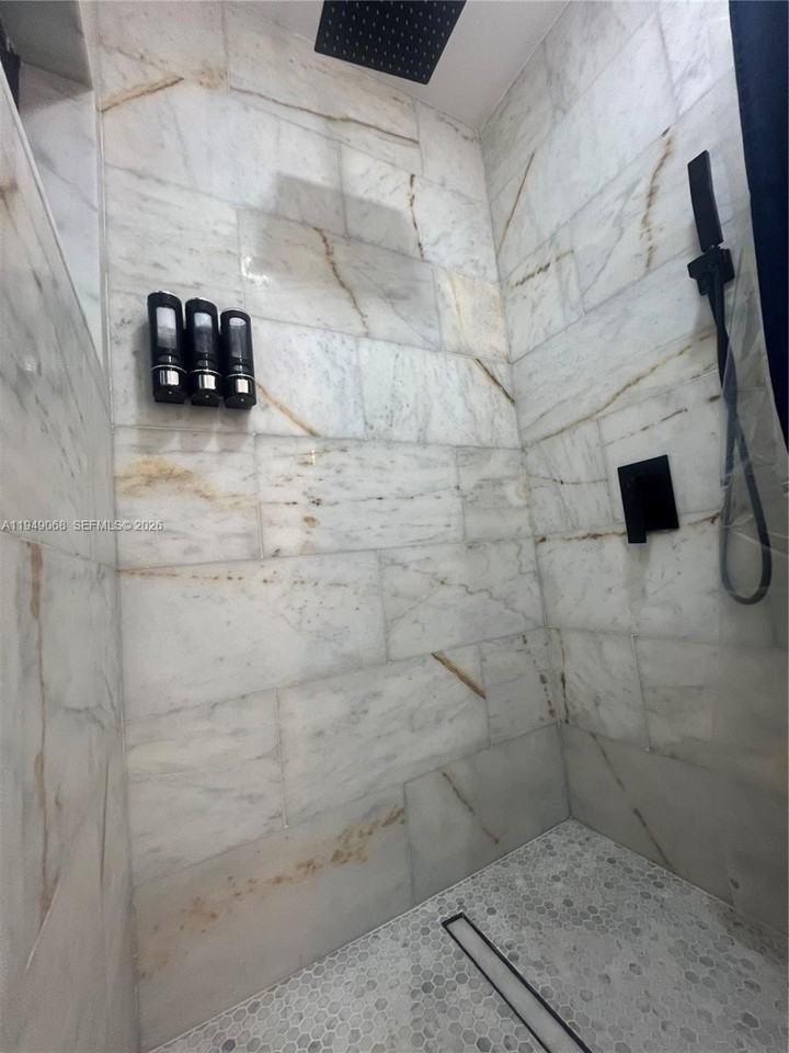 2723 Sw 13th St - Photo 7 of 10