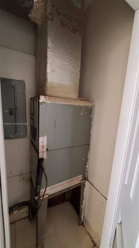 2124 Scott St - Photo 7 of 12