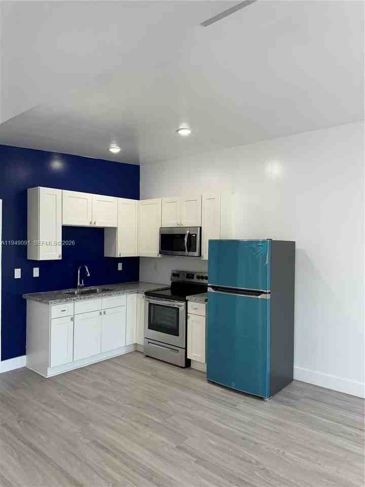 526 Nw 6th St #B - Photo 5 of 19