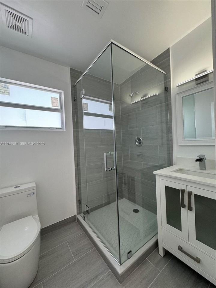 526 Nw 6th St #B - Photo 6 of 19