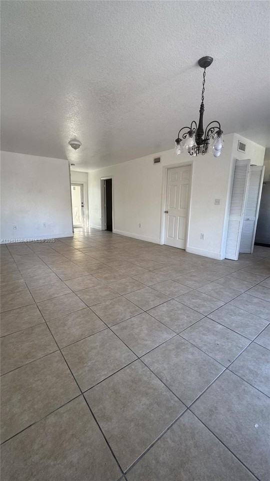 915 Se 13th Rd - Photo 2 of 23