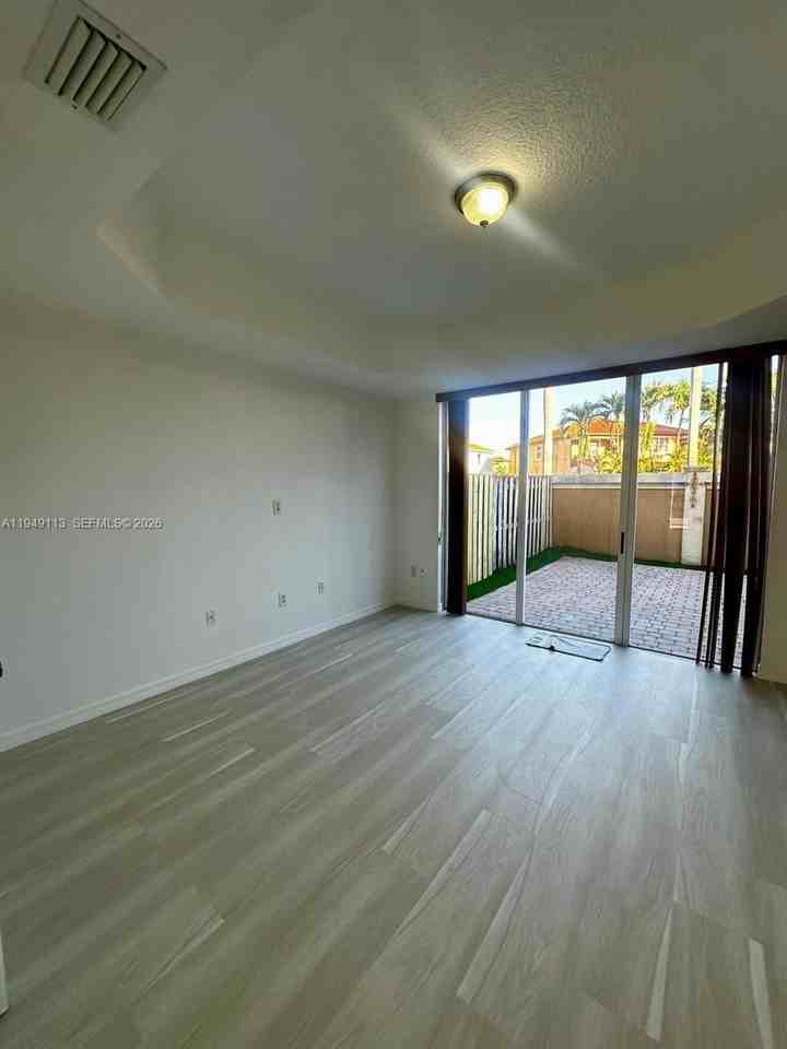 15205 Sw 30th Ter #15205 - Photo 6 of 34