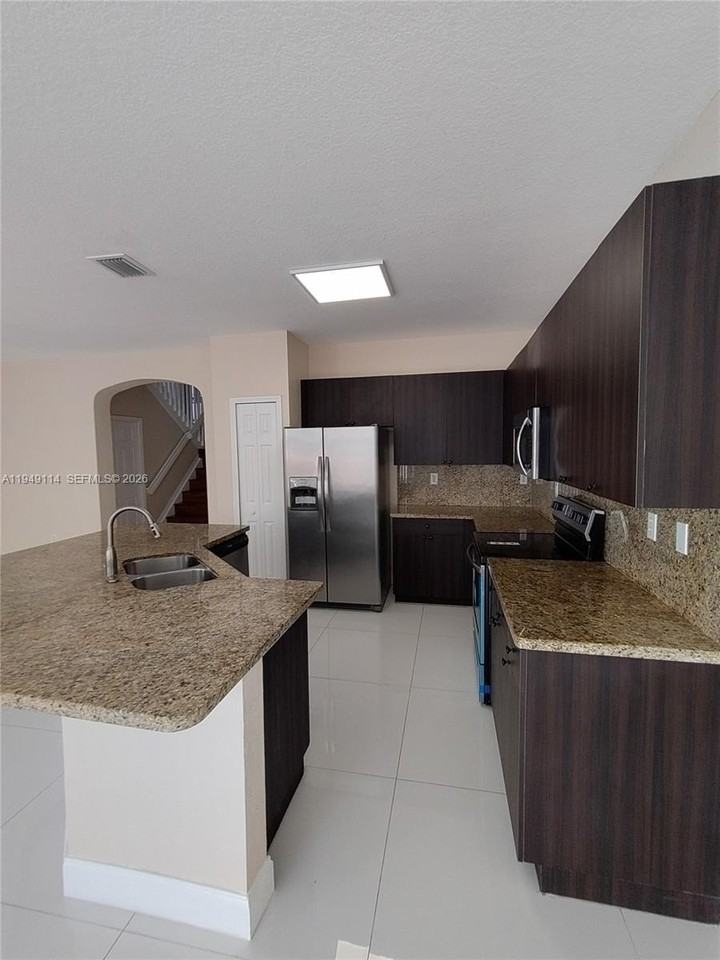 8546 Sw 165th Pl #0 - Photo 7 of 40