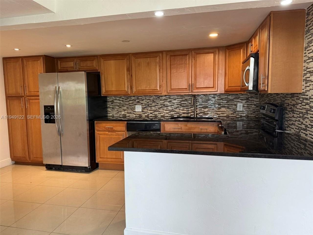 3860 Ne 170th St #412 - Photo 3 of 16