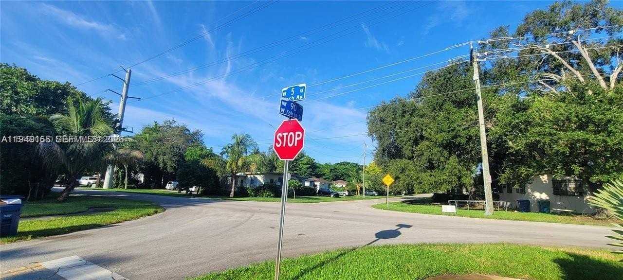 567 Nw 90th St #3 - Photo 2 of 16