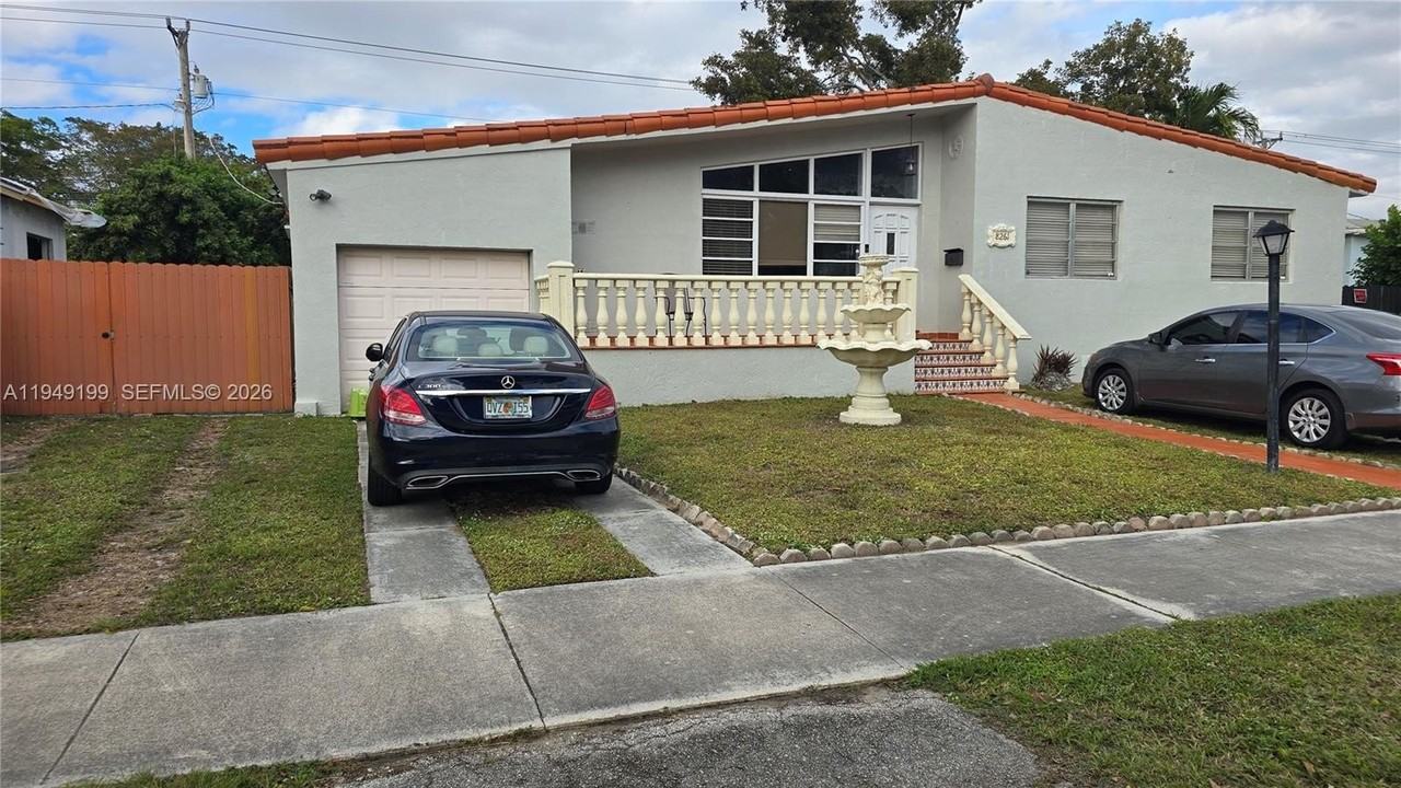 8261 Sw 34th Ter #1 - Photo 2 of 25