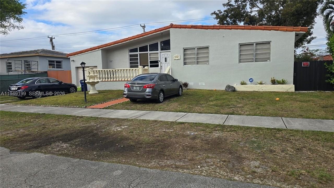 8261 Sw 34th Ter #1 - Photo 3 of 25