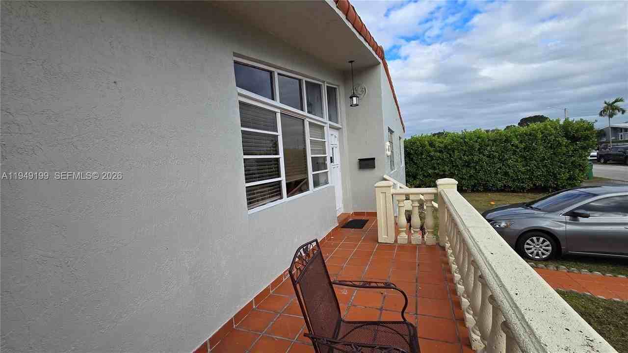 8261 Sw 34th Ter #1 - Photo 5 of 25