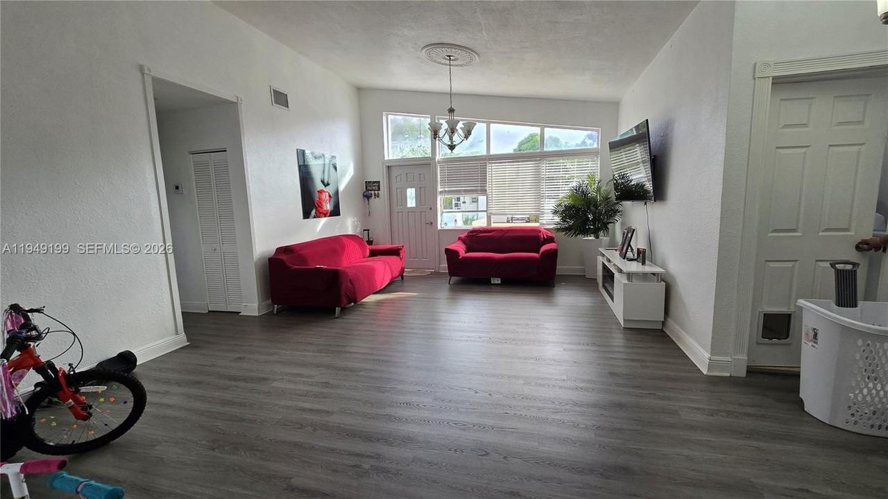 8261 Sw 34th Ter #1 - Photo 7 of 25