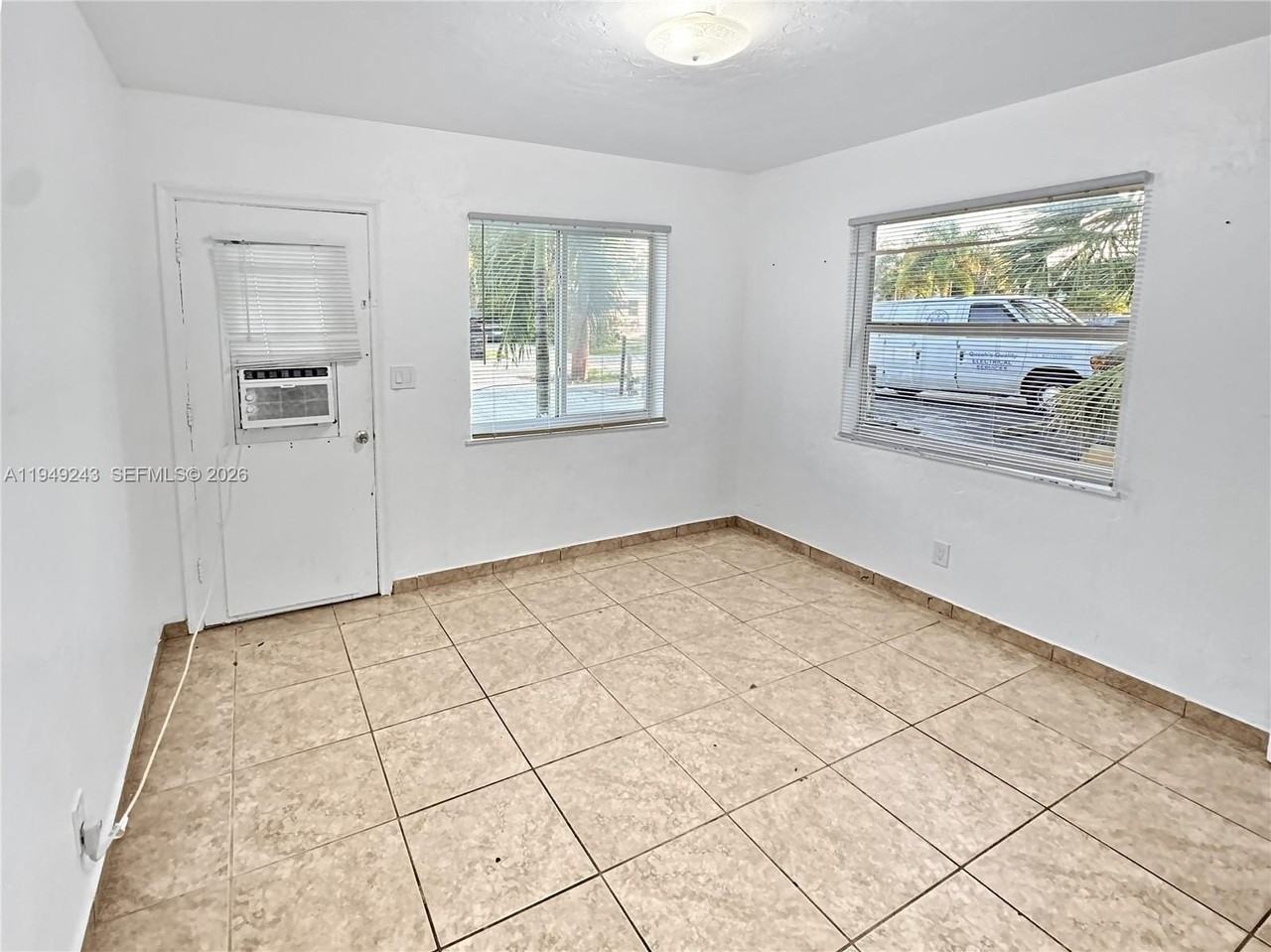 1834 Harding St #1 - Photo 5 of 6