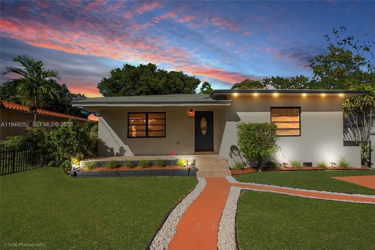 755 Nw 43rd St - Photo 6 of 26