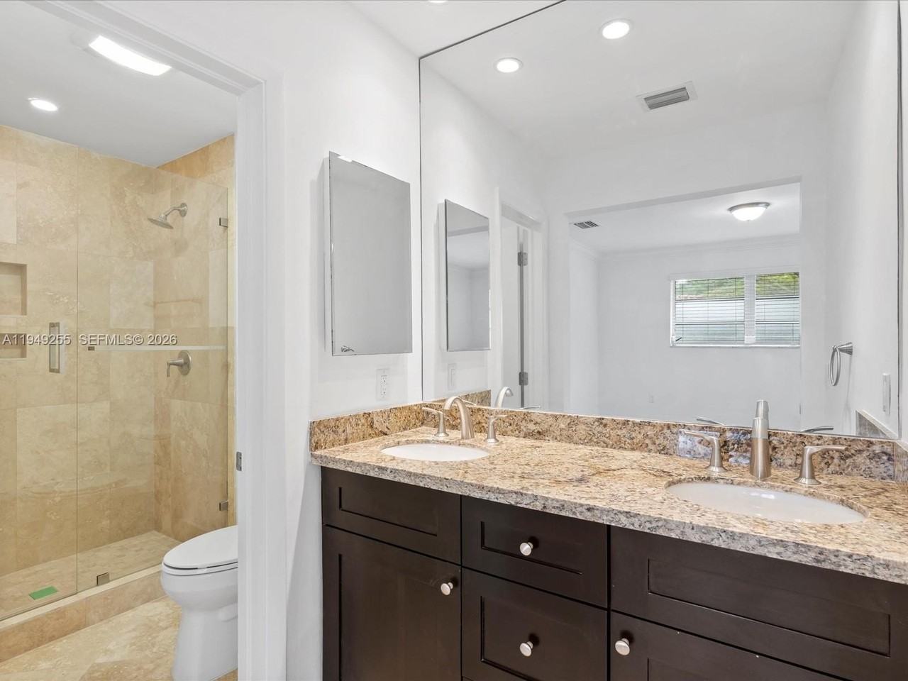 911 Pizarro St - Photo 6 of 18