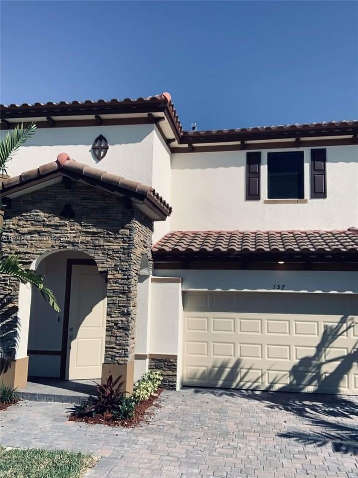 157 Ne 27th Ter #157 - Photo 2 of 12