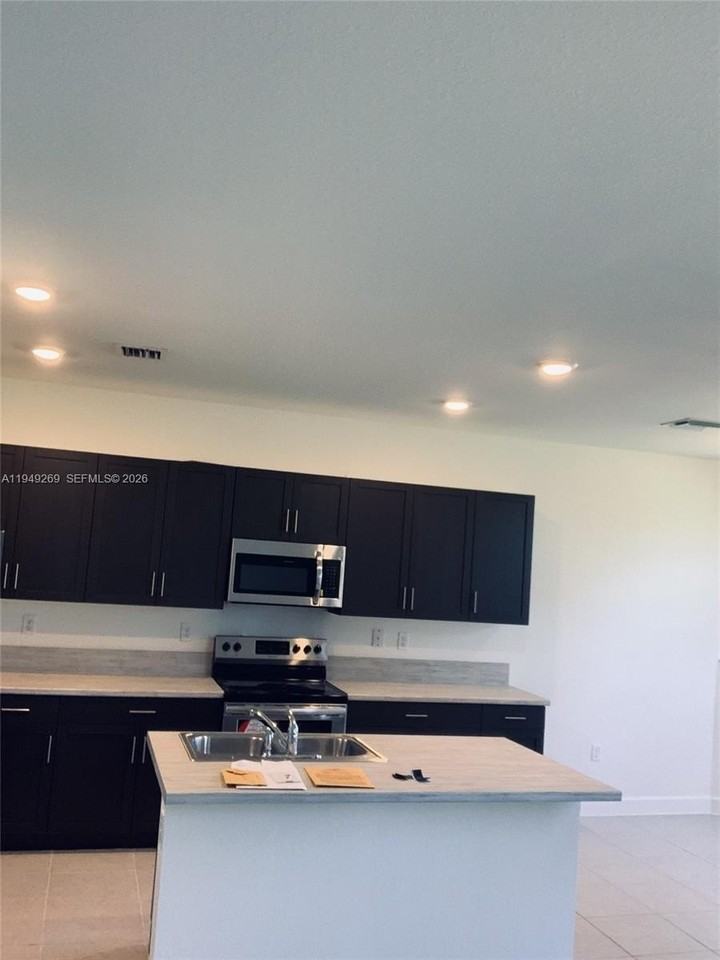 157 Ne 27th Ter #157 - Photo 4 of 12