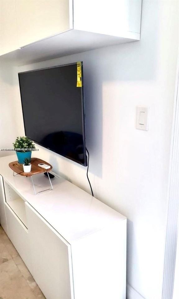 712 Sw 5th Ct #3 - Photo 3 of 5