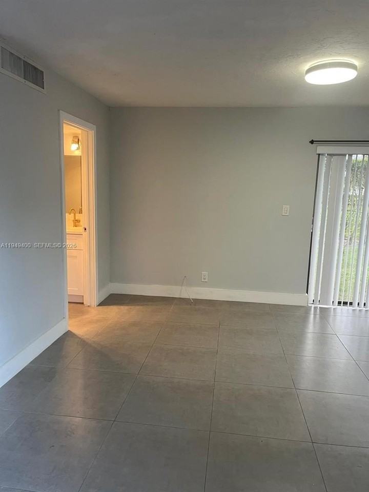 13292 Nw 5th St - Photo 5 of 29