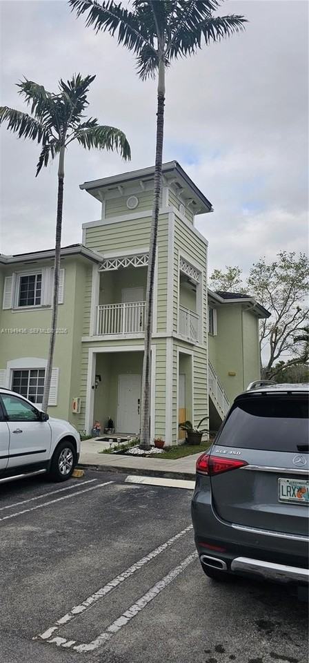 2711 Ne 4th St #204 - Photo 2 of 13