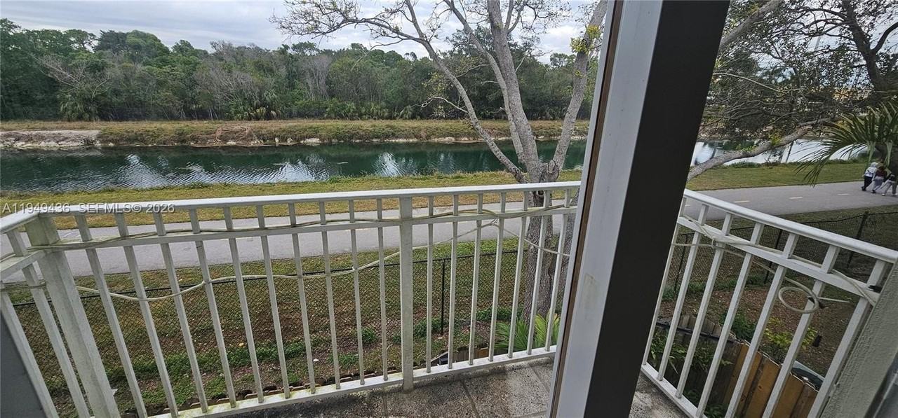 2711 Ne 4th St #204 - Photo 6 of 13