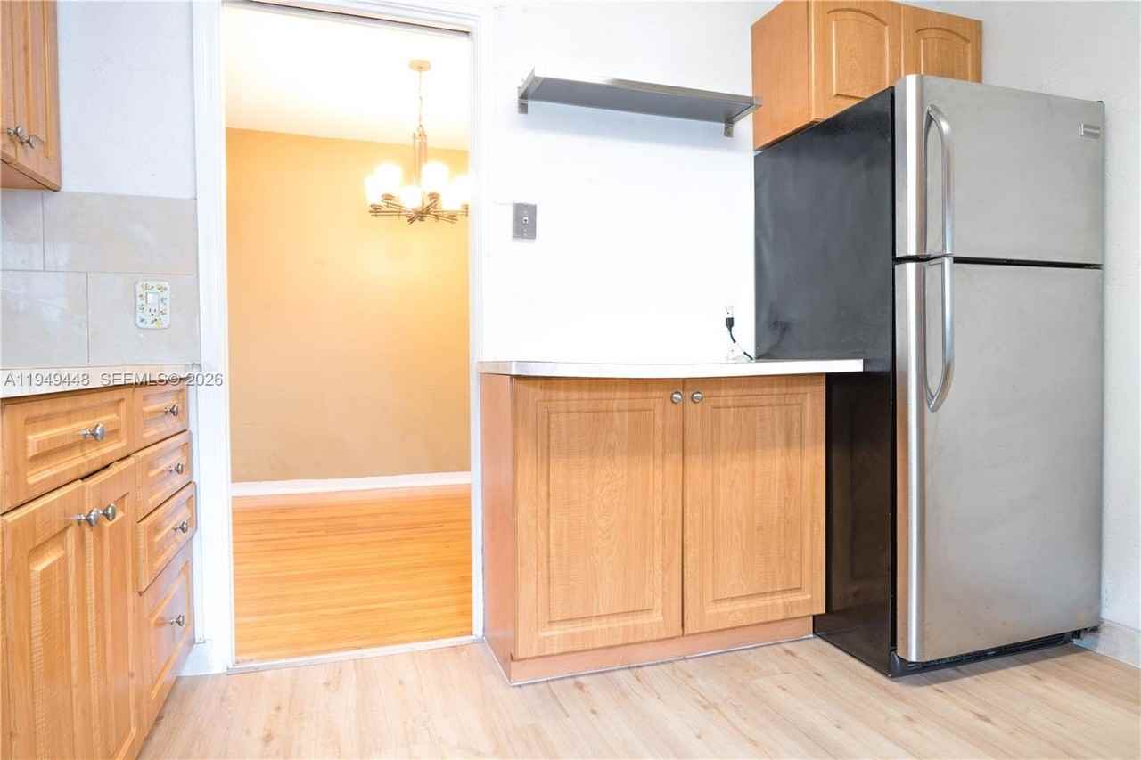 5807 Sw 41st St - Photo 6 of 26