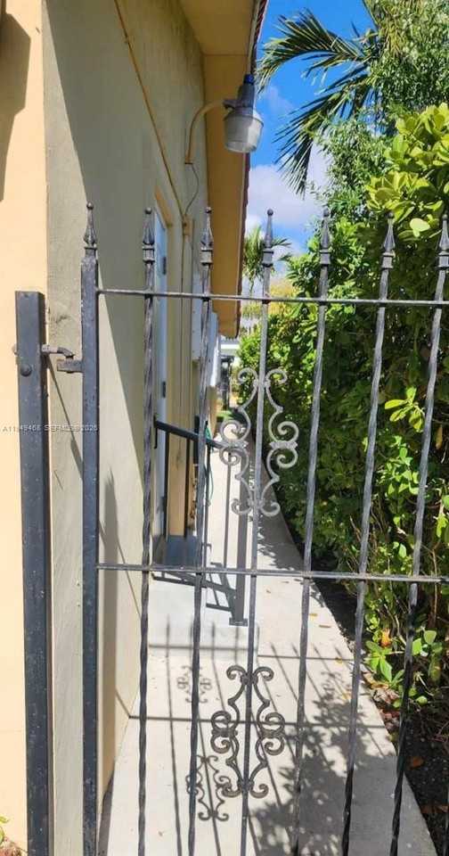 6265 Sw 31st St #B - Photo 2 of 11