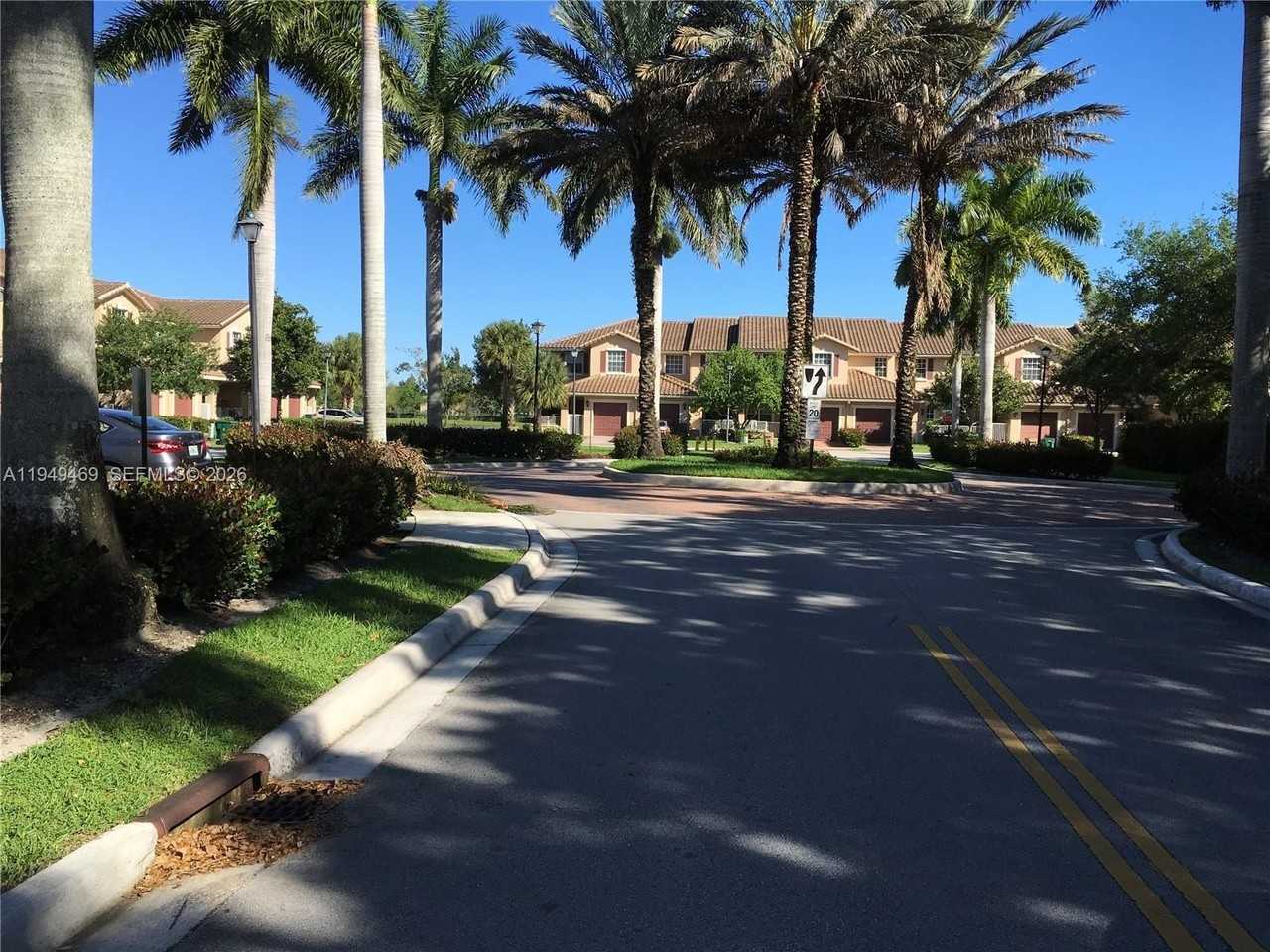 3338 Lakeside Dr #50 - Photo 3 of 36