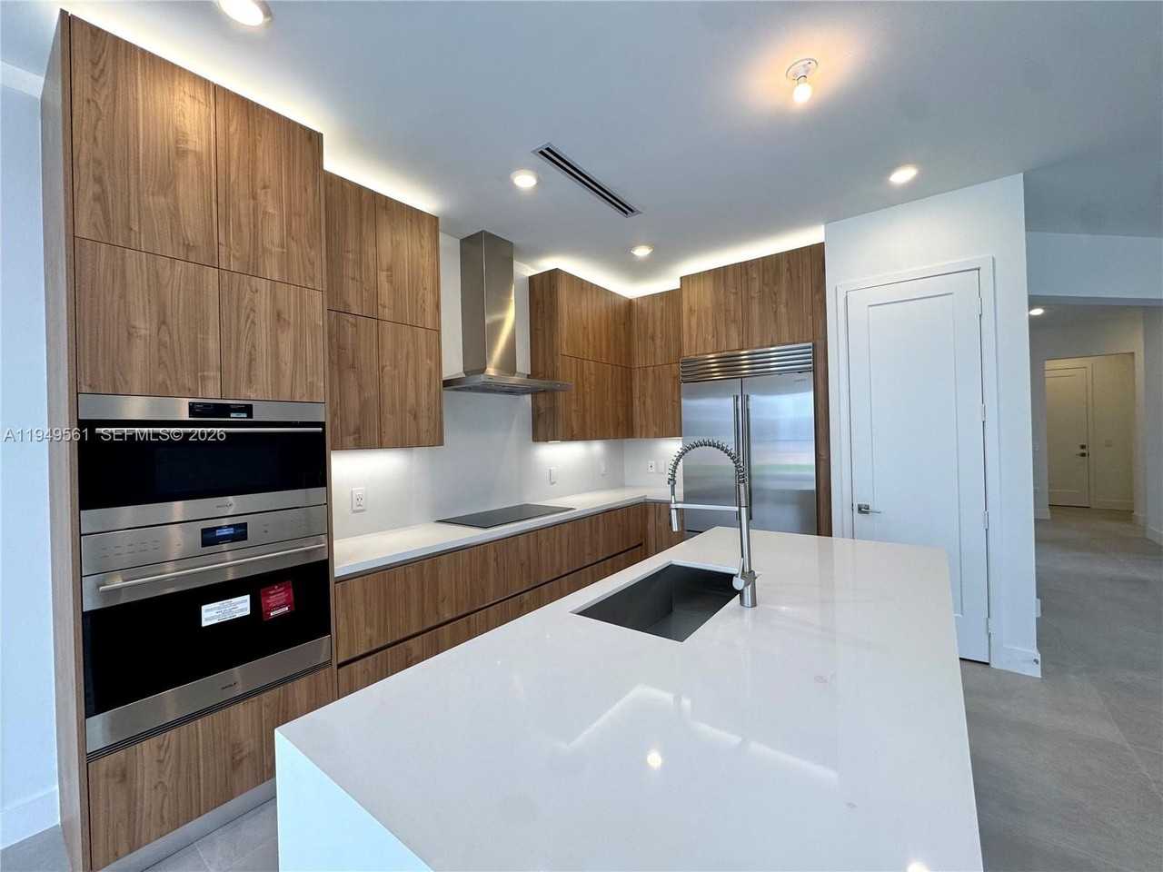 19749 Ne 16th Ave #19749 - Photo 2 of 50