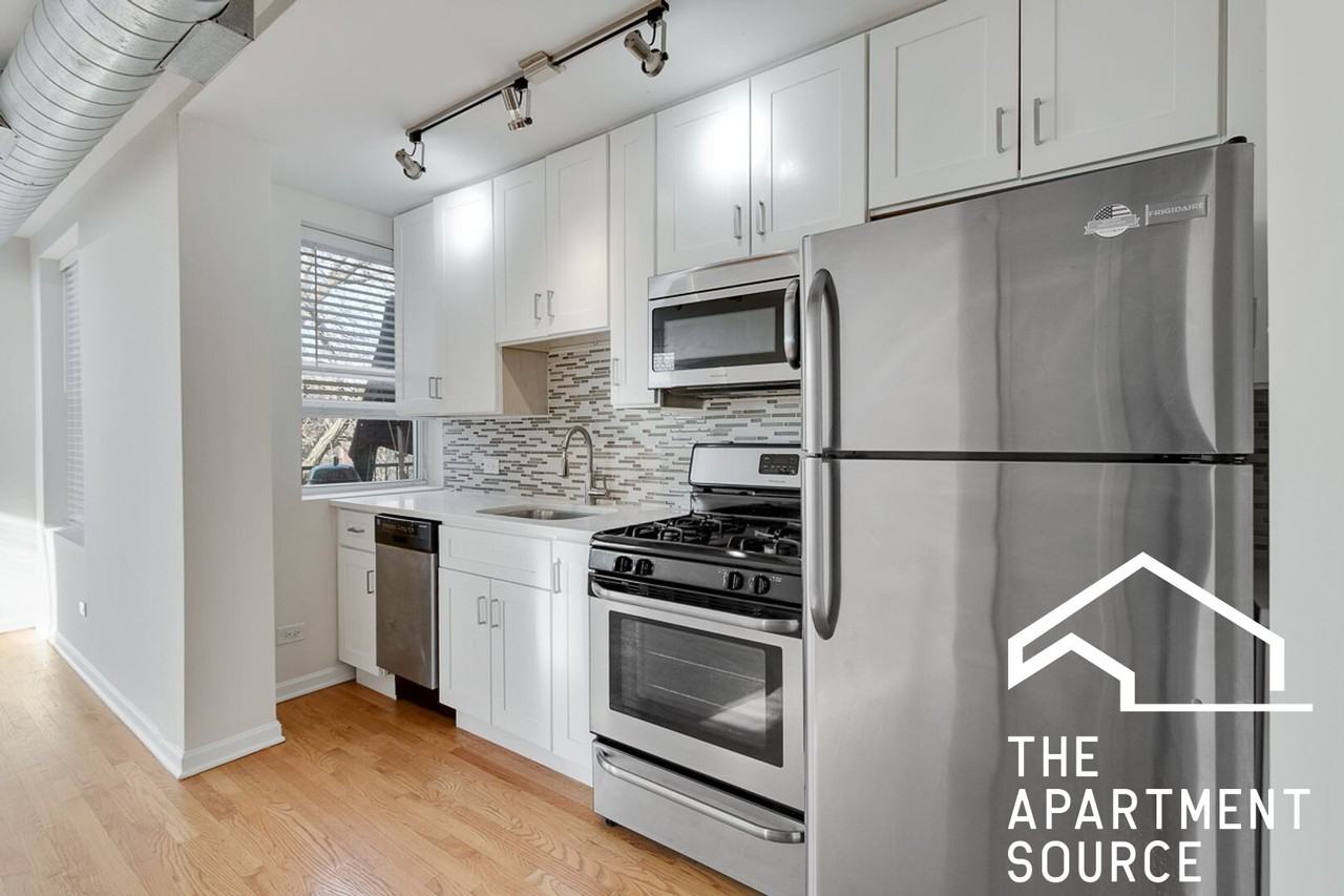 2520 W Leland Ave #C01 - Photo 4 of 17