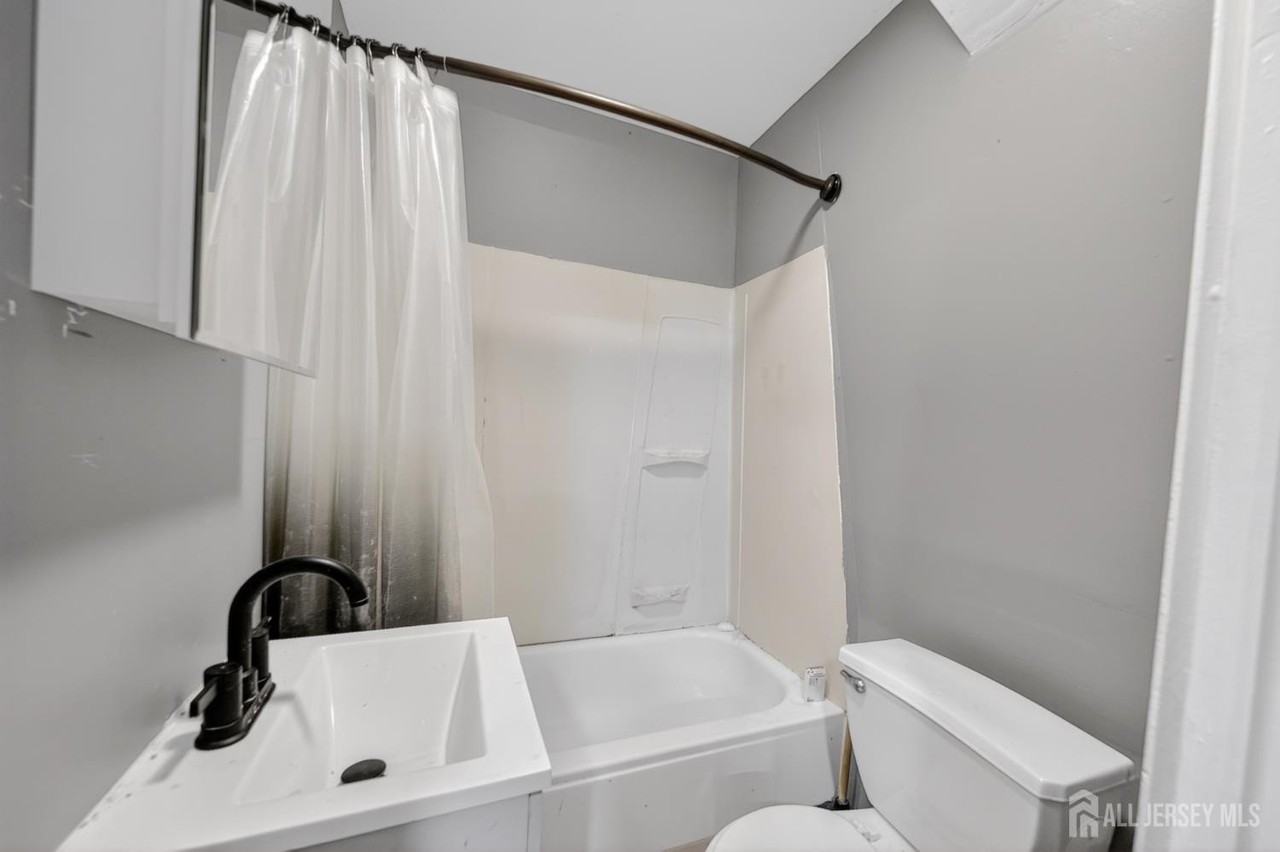 194 High St #3 - Photo 3 of 8